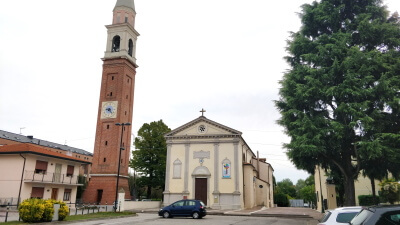 Facciata della chiesa di Rustega