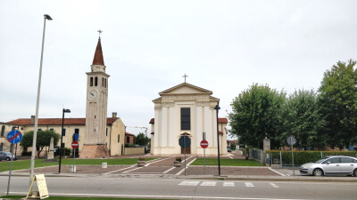 Facciata della chiesa di Sandono